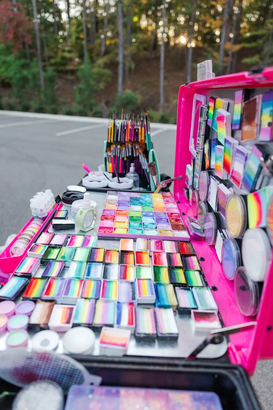 Goldilocks Facepaints face painting setup