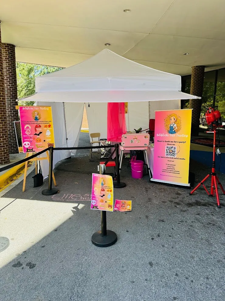 Goldilocks Facepaints face painting setup